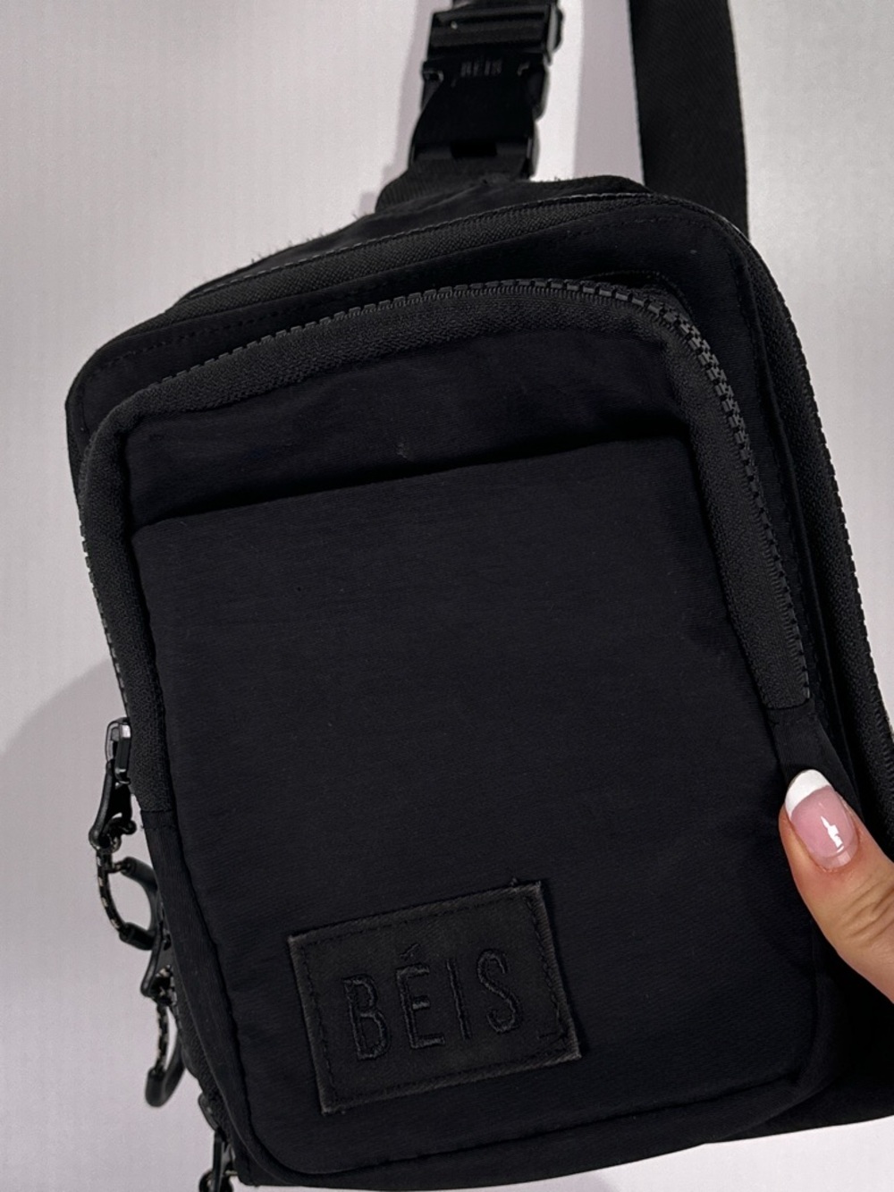 BÉIS The Sport Sling Bag Crossbody Travel Nylon Black 7”x 8”x 2” - Picture 4 of 14